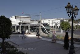 Image du Maroc Professionnelle de  Le Tramway passe devant la gare Rabat ville, Jeudi 6 Octobre 2011. (Photo / Abdeljalil Bounhar)

 